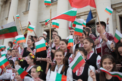 Z 200 деца рецитираха “Аз съм българче” в навечерието на националния празник